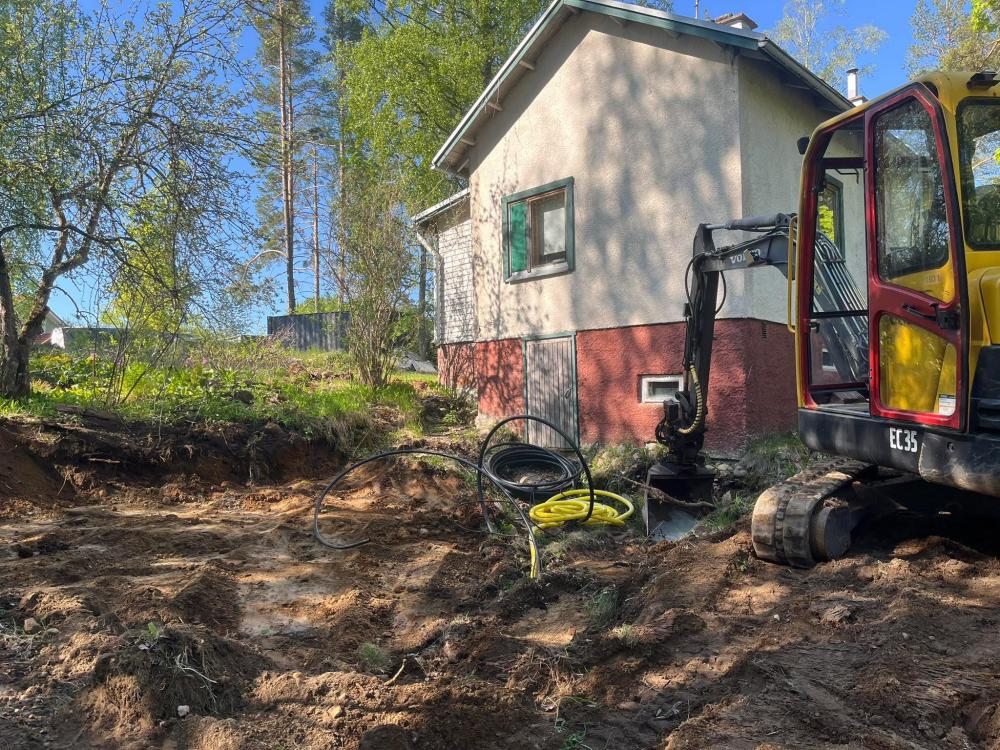 Laajennusosan pohjien kaivuu