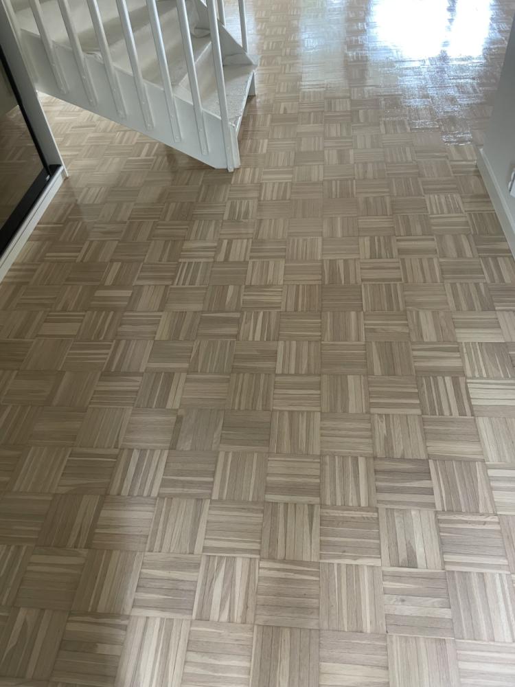 42m2 hionta ja valkolakkaus