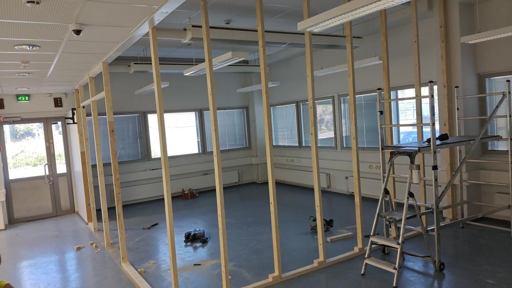 Toimistotilan väliseinät ja maalaustyöt Vantaalla