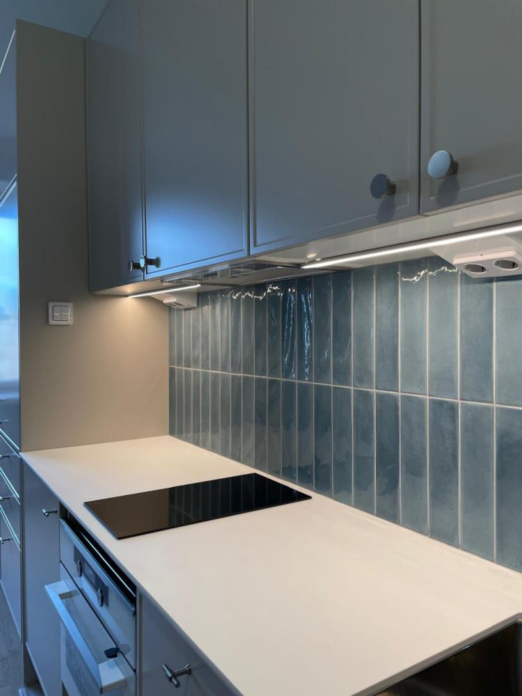 Keittiön välitilan laatoitus