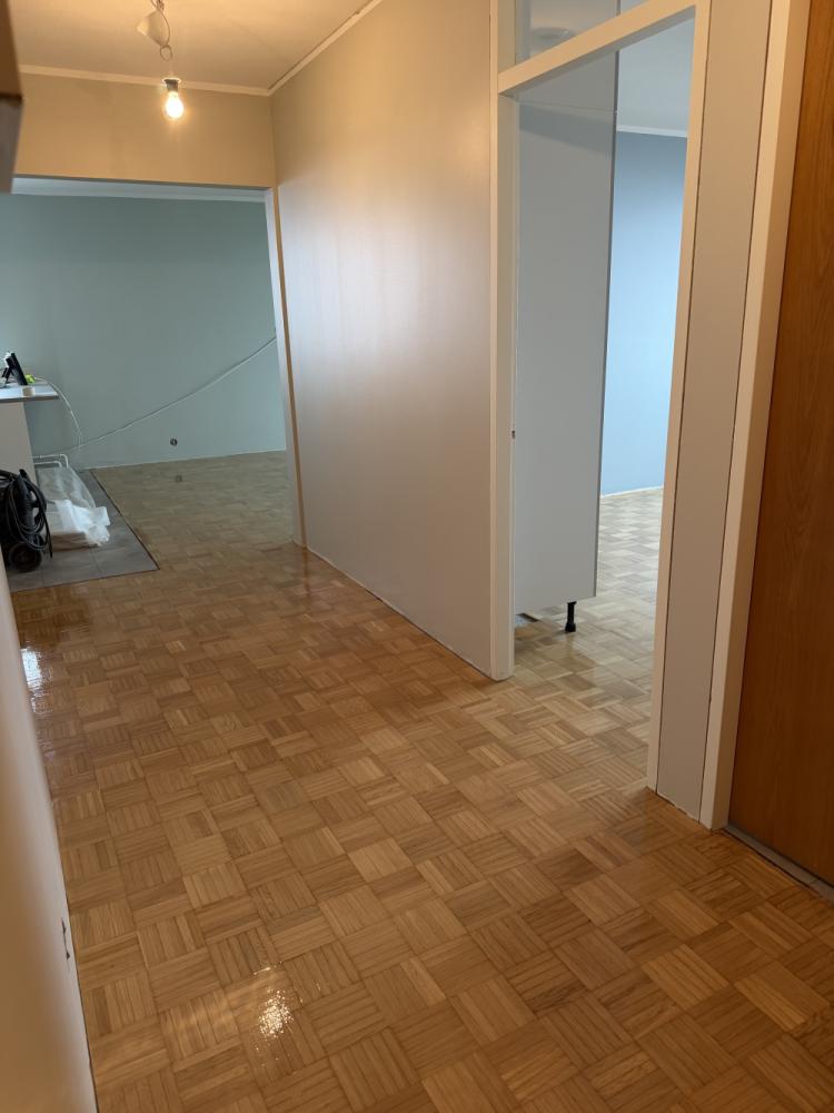 41m2 mosaiikkiparketin hionta ja lakkaus