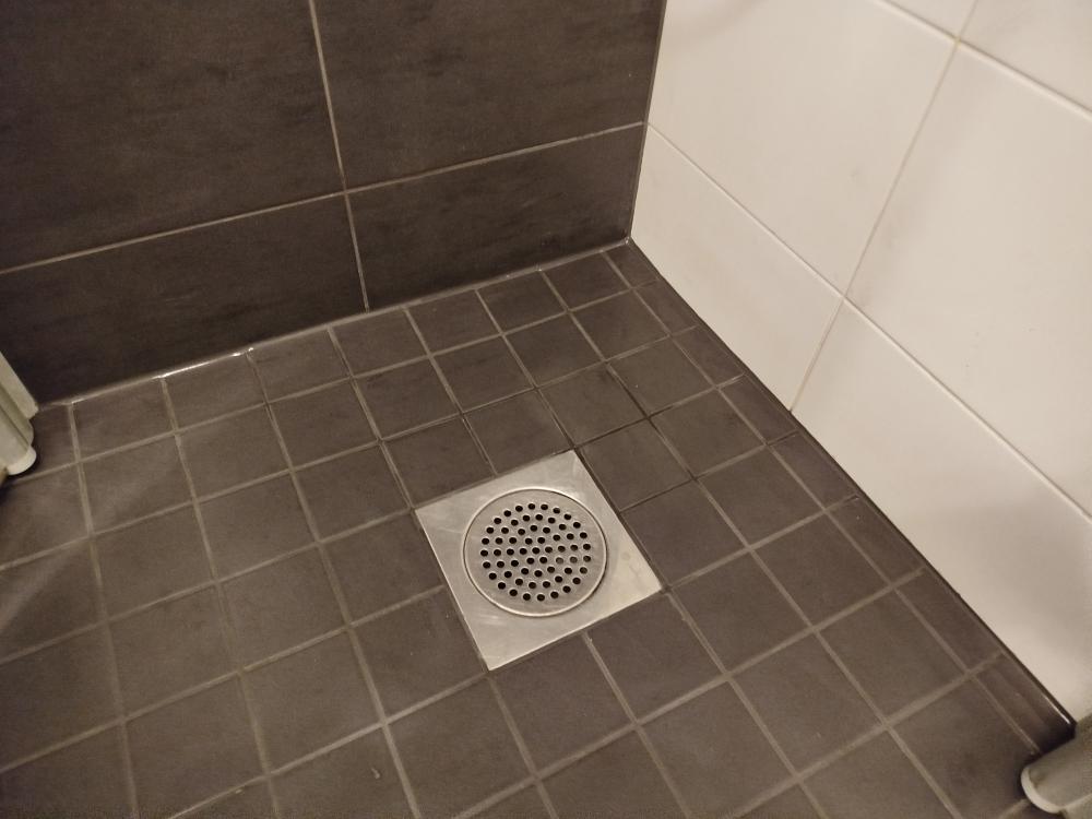 Kylpyhuoneiden saumojen uusinta projektit-monta!