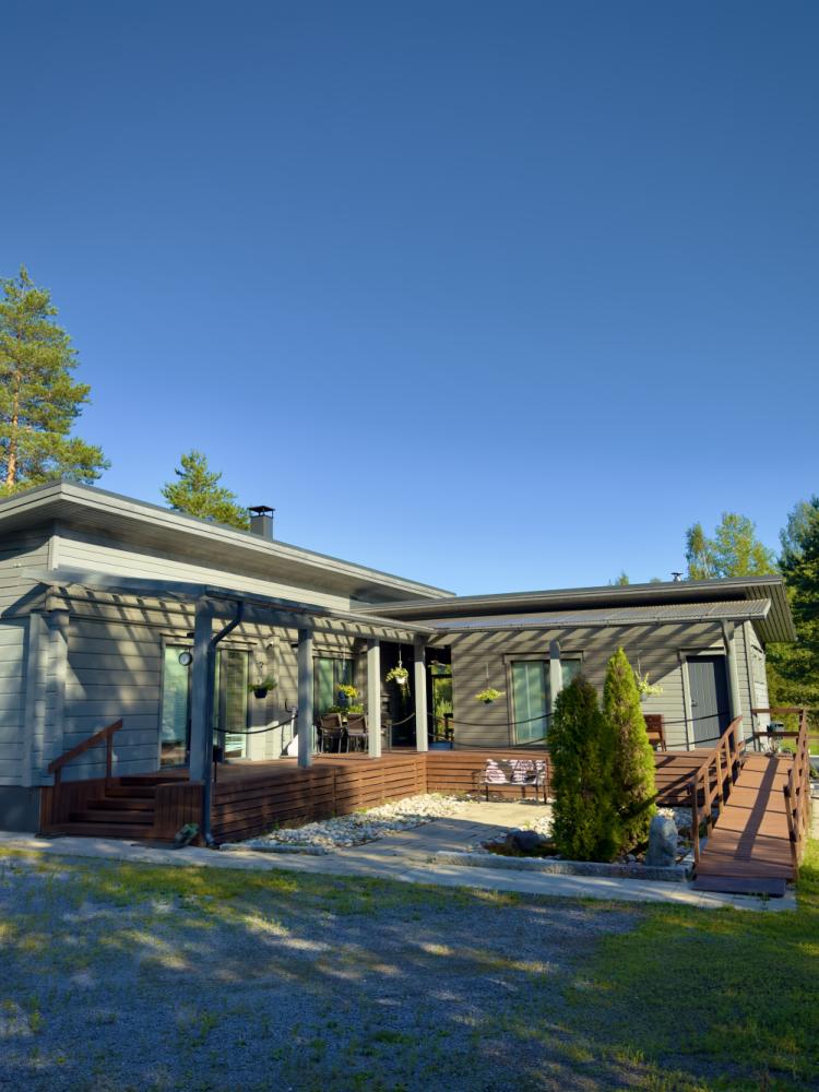 Okt ulkomaalaus + terassiöljyäminen