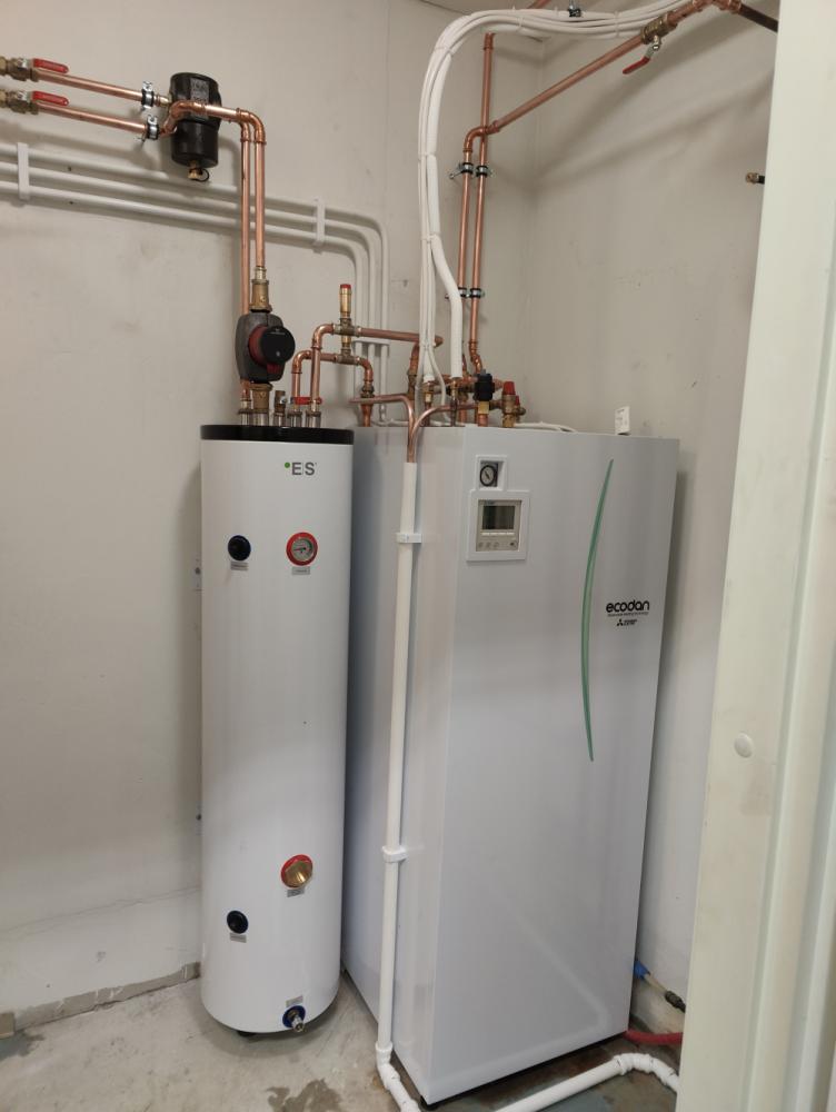 Nokialla suorasähkövaraajien tilalle ilmavesilämpöpumppu.