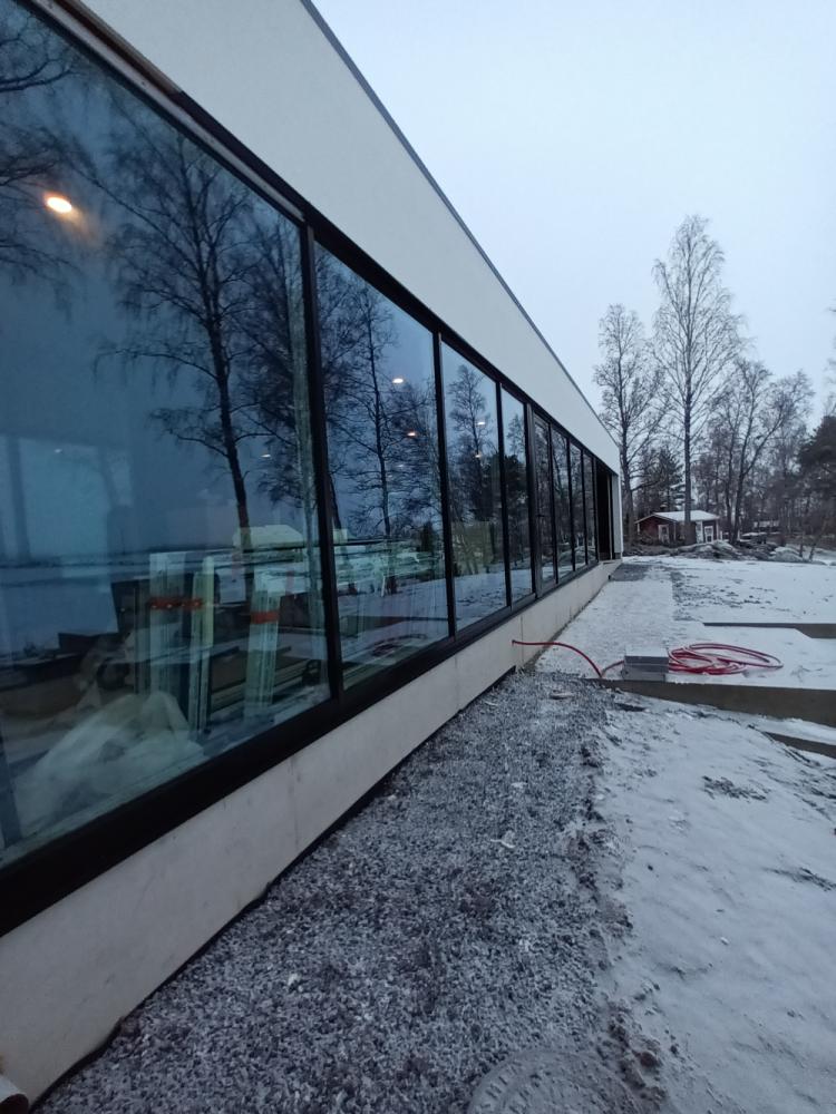 ikkuna ja lasikaide asennus