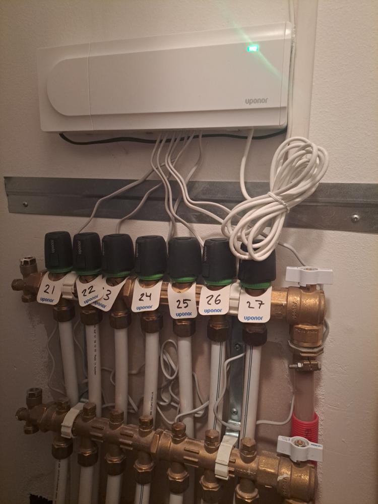 Lattialämmityksen säätölaitteiden vaihto