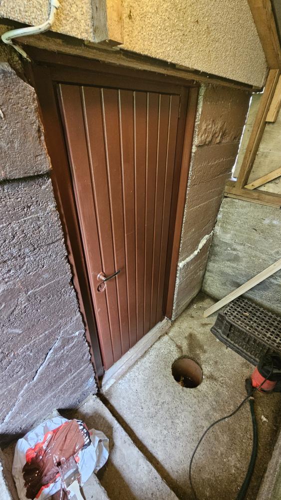 Kellarin oven valmistus ja asennus.