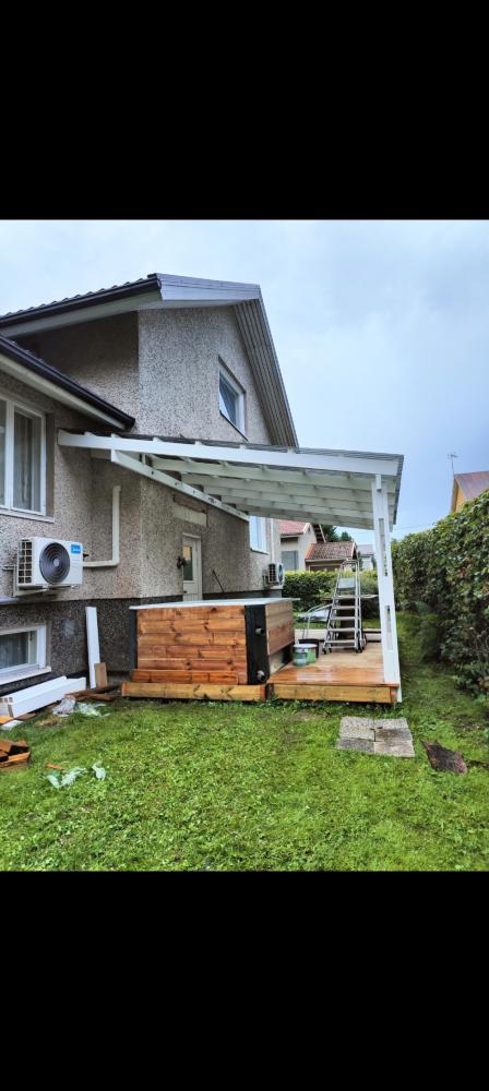 Terassin ja katoksen rakentaminen