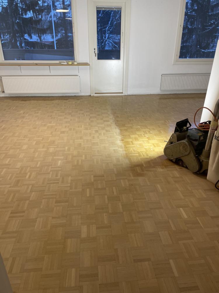 Mosaiikkiparketin hionta/lakkaus /paikkaus 45m2