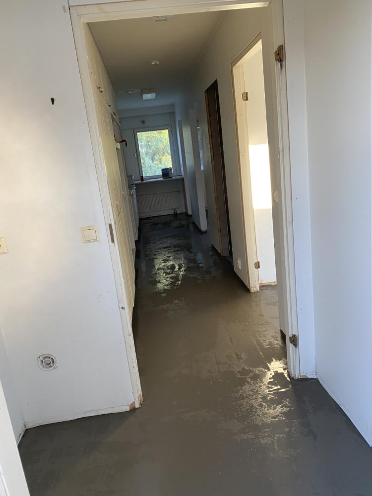 Lattian ylitasoitus rivitaloasuntoon Sievissä