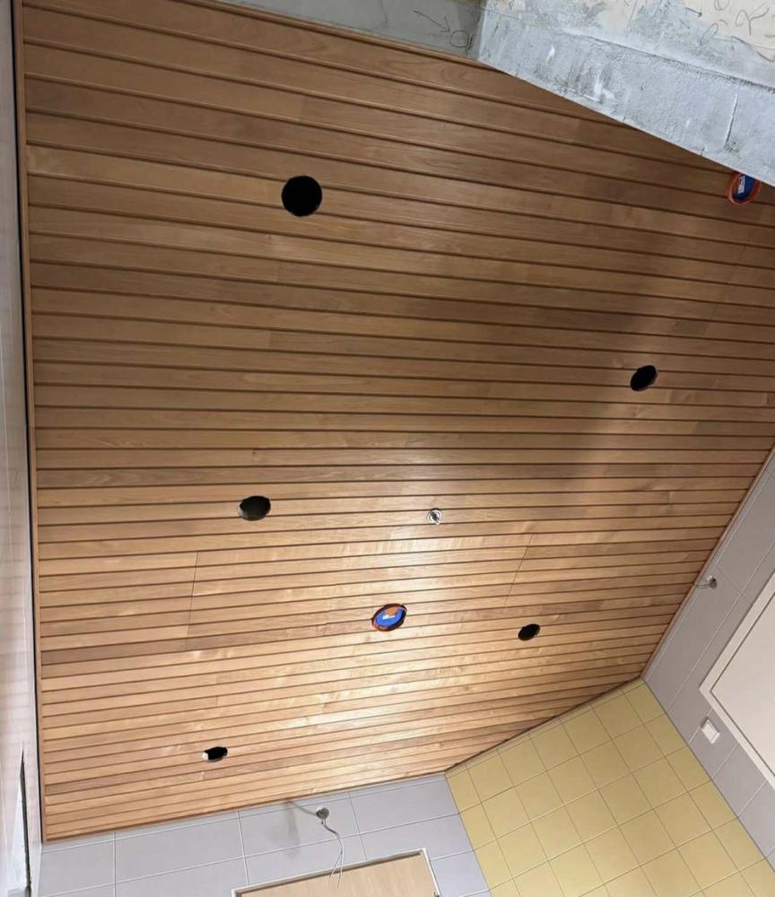 Kylpyhuoneiden alakattoja