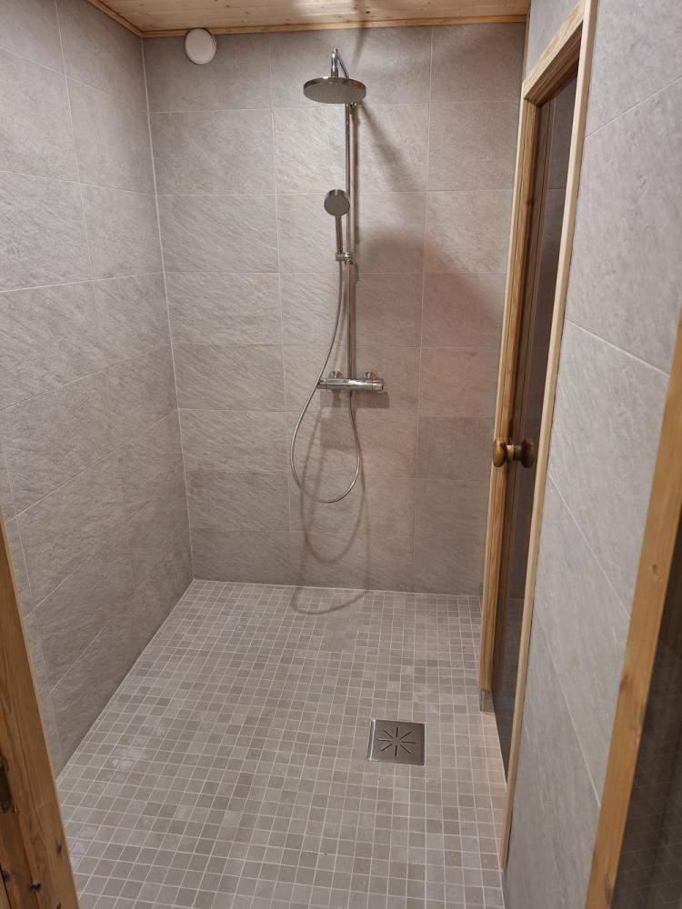 Kylpyhuone+kodinhoitohuone rivitalon