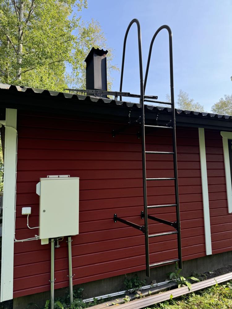 Seinä ja kattotikkaiden asennus