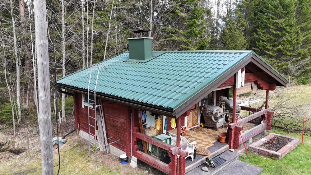 Kattoremontti kesämökille.