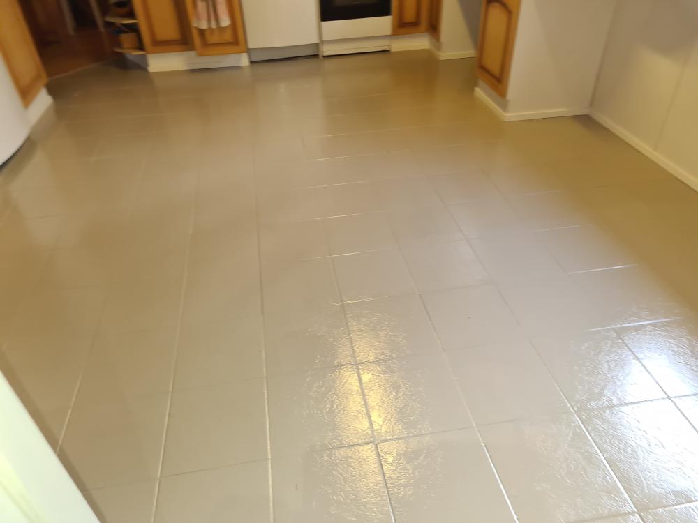 Keittiön lattian maalaus