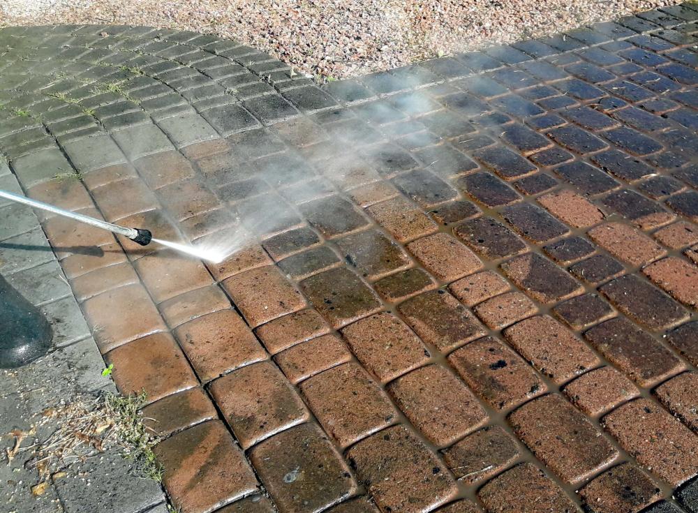 Pihakiveyksen pesu ja uudelleensaumaus.