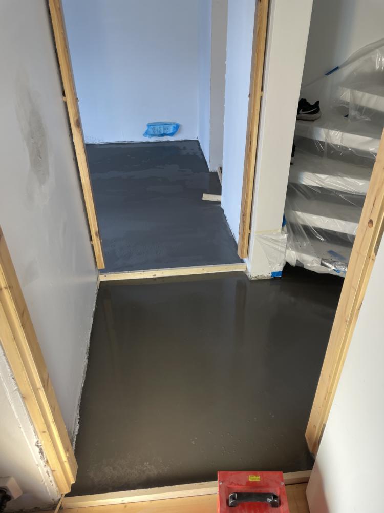 Lattia tasoitus valu 18m2