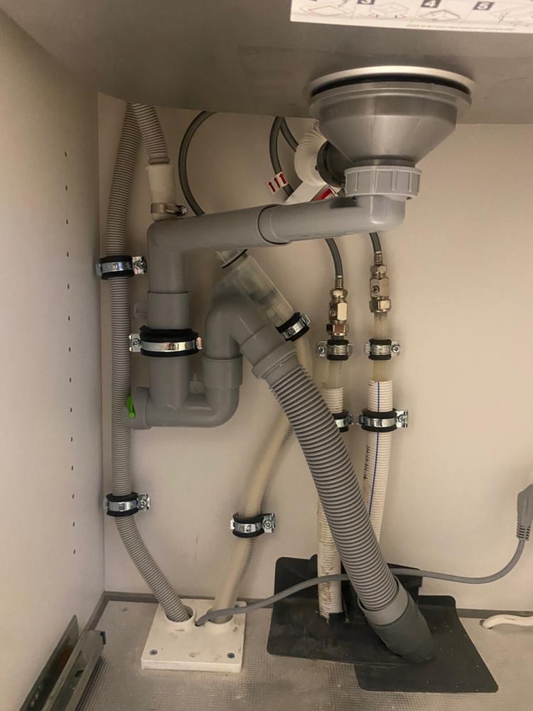 Keittiön putkityöt.