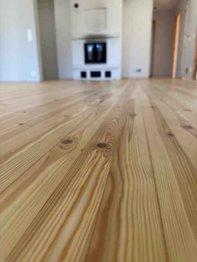 83m2 lankkulattian hionta /kittaus ja lakkaus