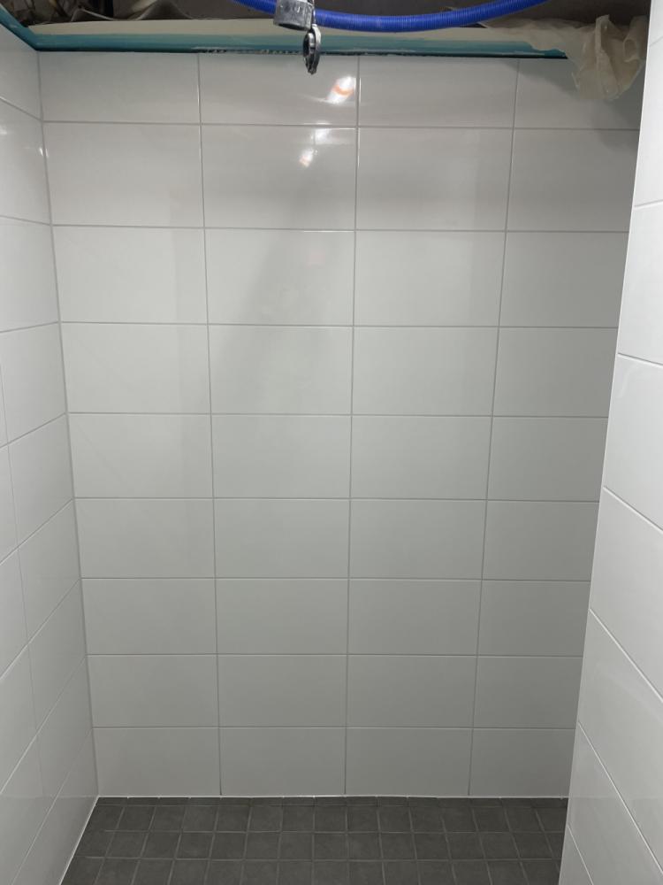 Kph. Vedeneritys, laatoitus, saumaus.