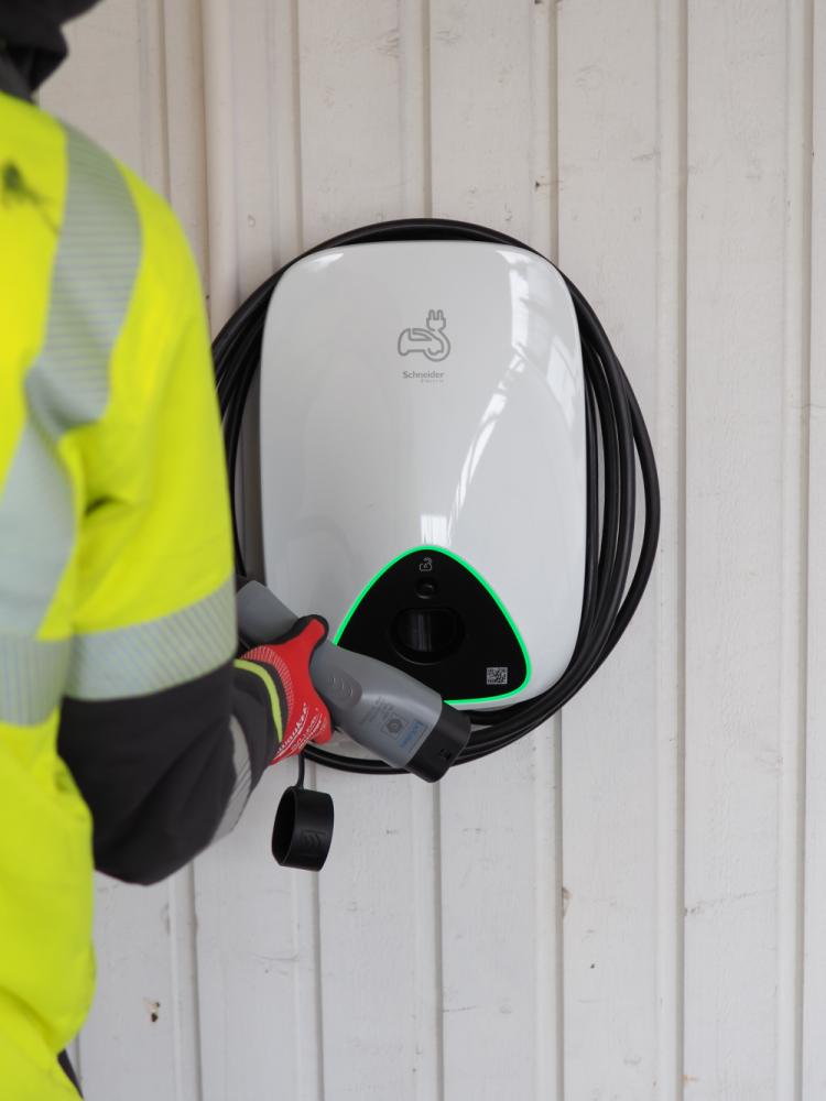 Latausaseman asennus