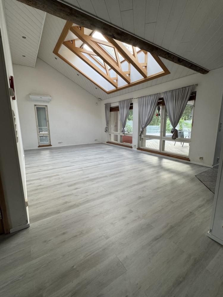 vinyylin asennus omakotitaloon 70m2