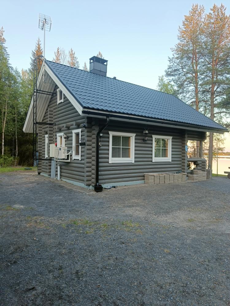Kattoremontti n.90 m2 + ikkunapellit