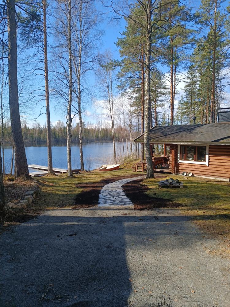 Mökin liuskekivipolku