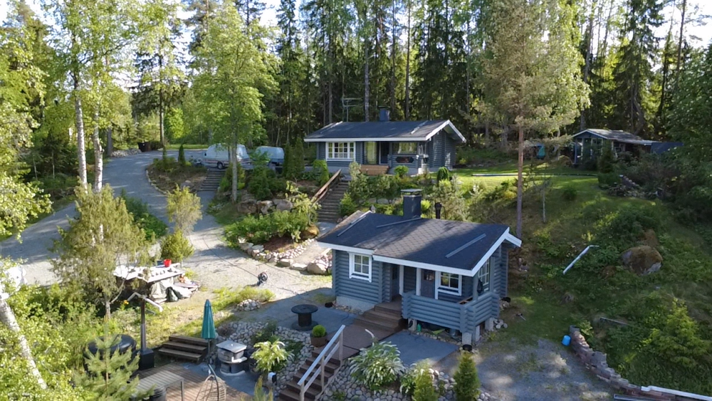 Mökkien maalaus kangasalalla