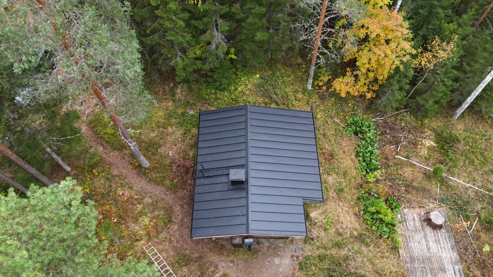 Kattoremontti kesämökille. Mökki + sauna.