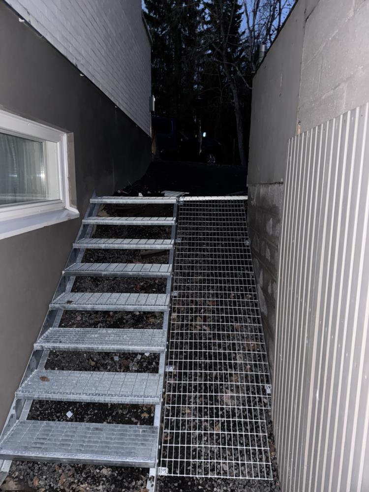 Portaat ja luiska kellariin