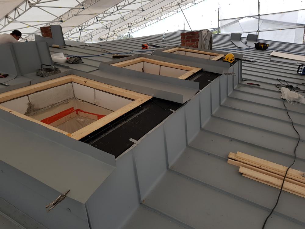 Vanhan peltikaton uusiminen noin 400 m2