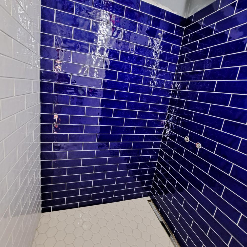 märkien tilojen korjaus, vedeneristys ja laatoitus