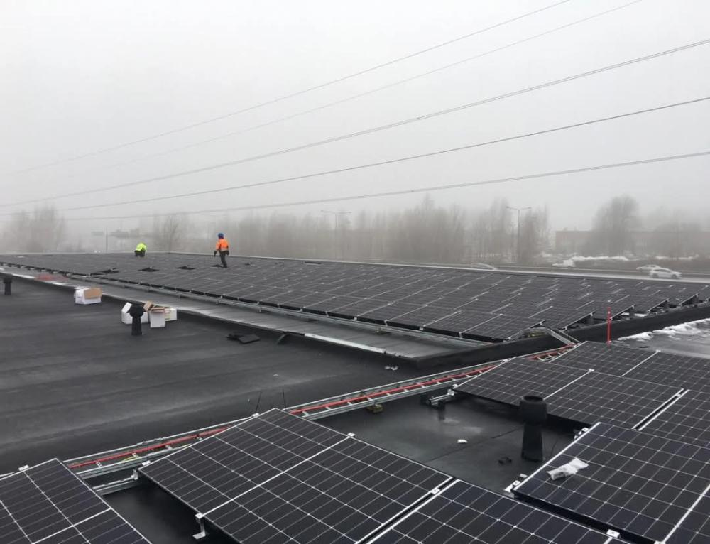 Aurinkopaneeli asennuksia