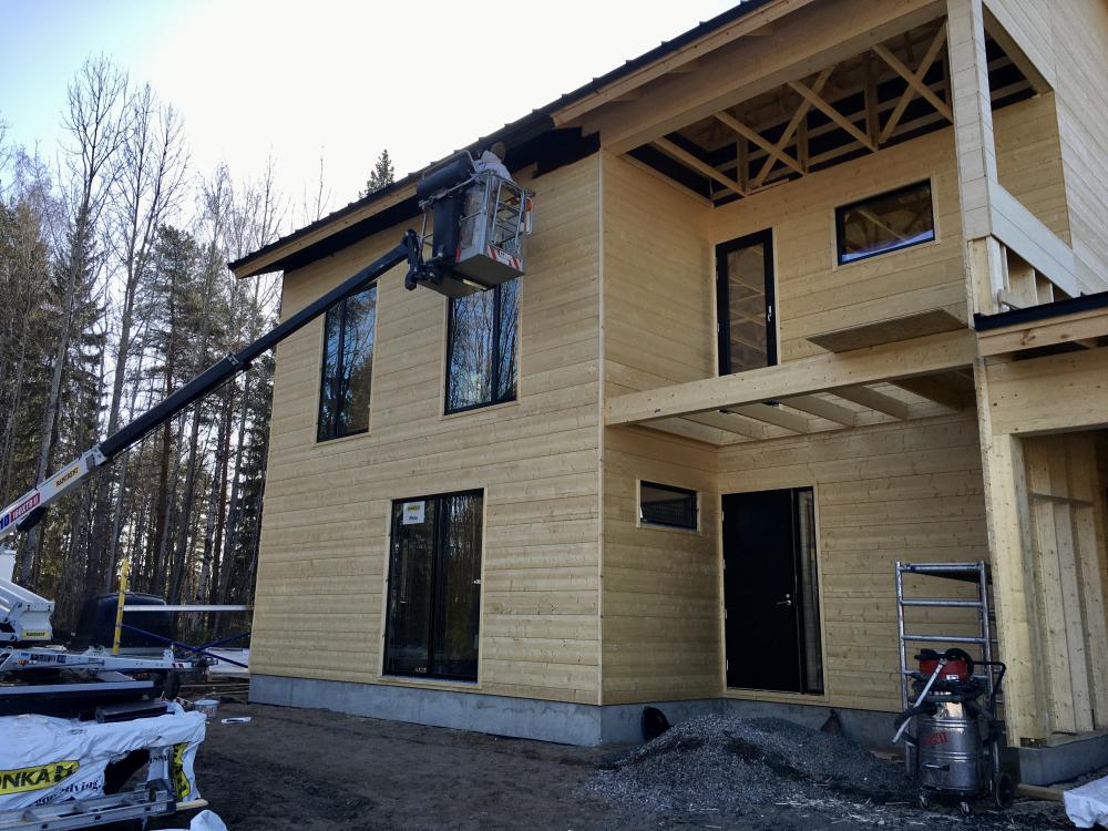 Uuden talon ulkomaalaus