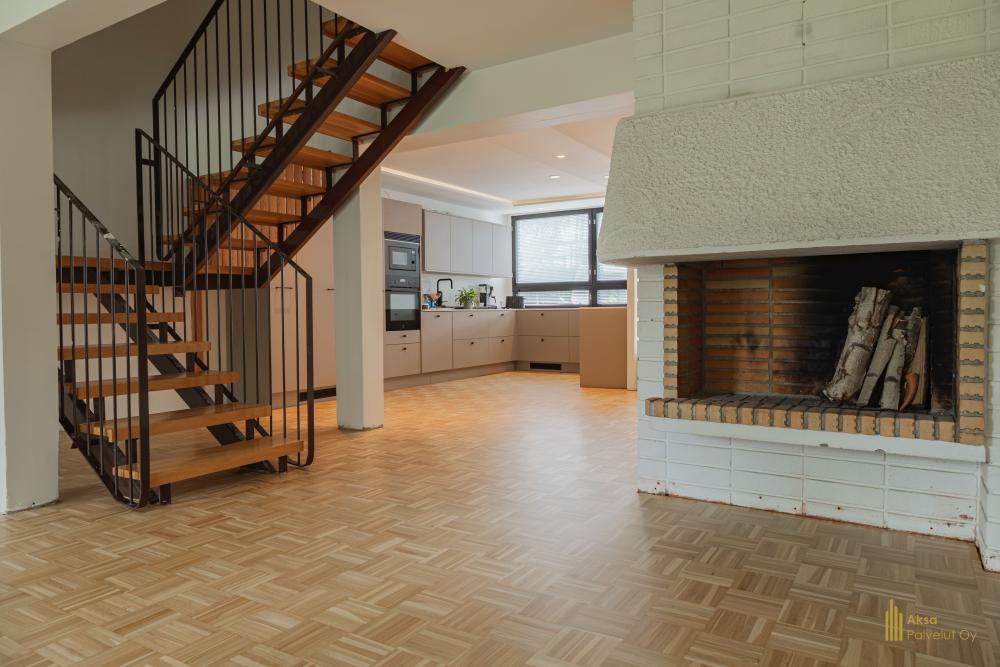 Parketin hionta ja lakkaus