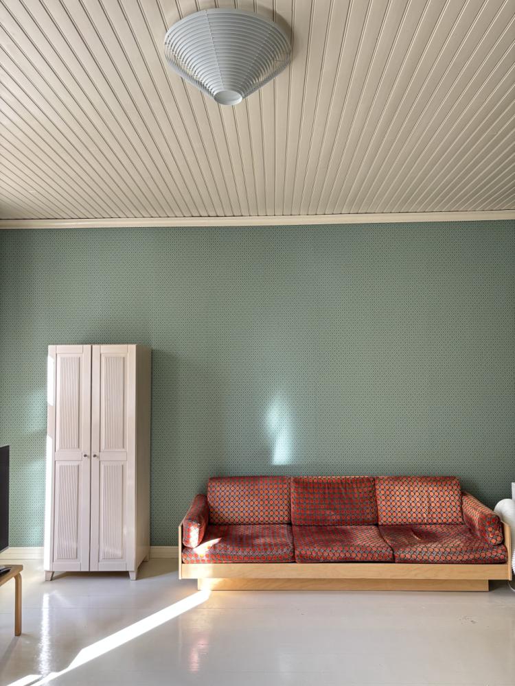 Katon panelointi ja seinien tapetointi