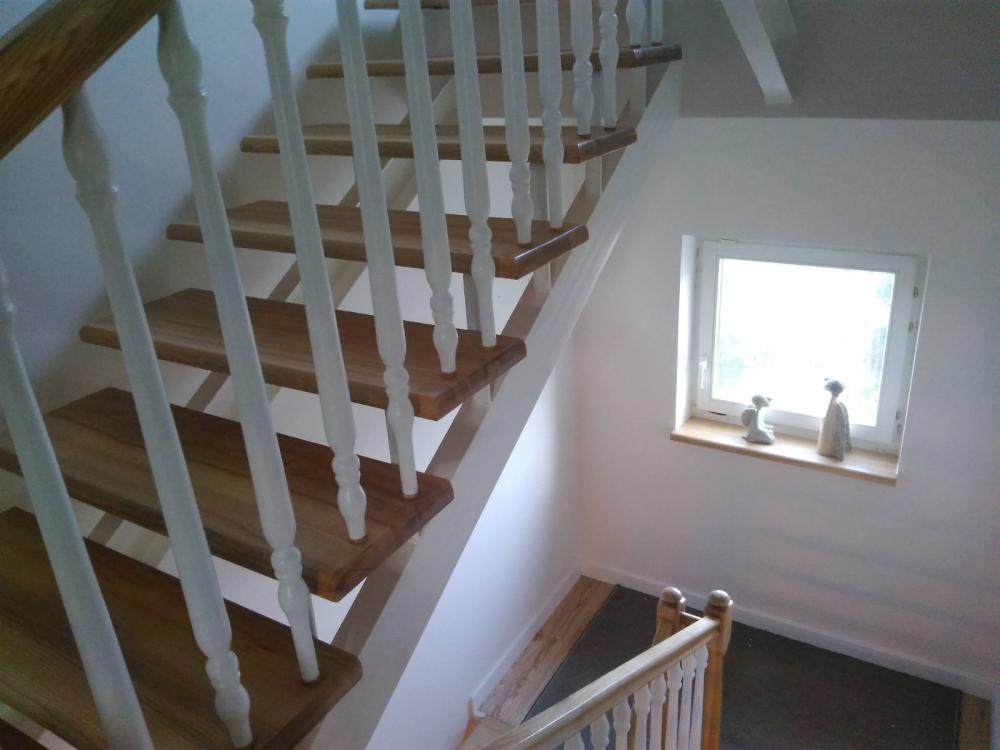 Kaiteiden ja portaiden kunnostus ja uusiminen huolellisella viimeistelyllä