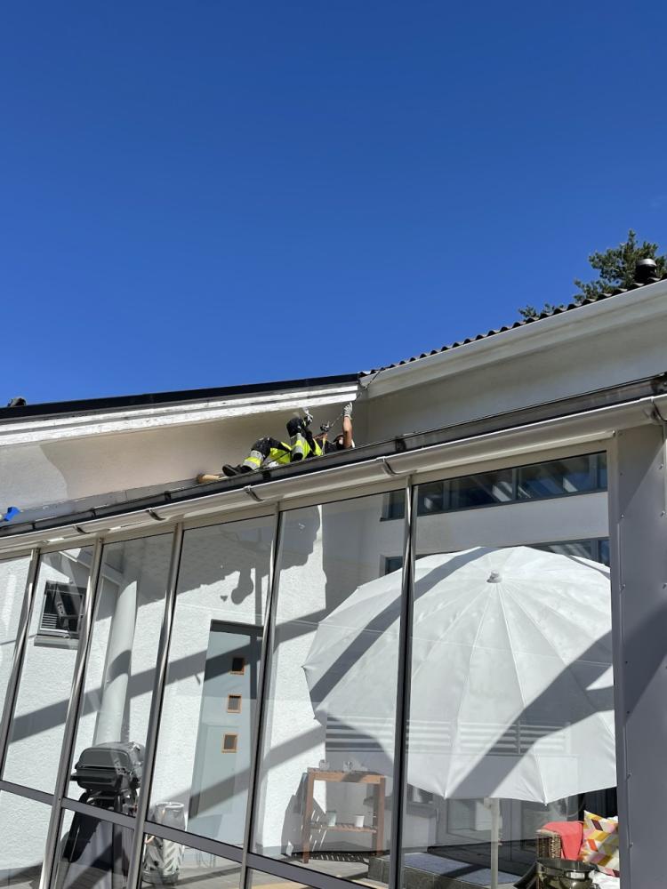 Katon alapuolisten puuosien maalaus – vaativa mutta onnistunut työ