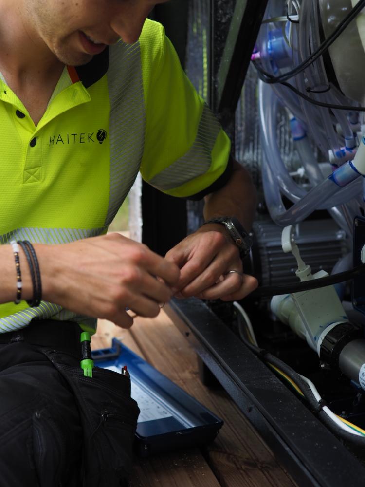 Porealtaan sähköistys