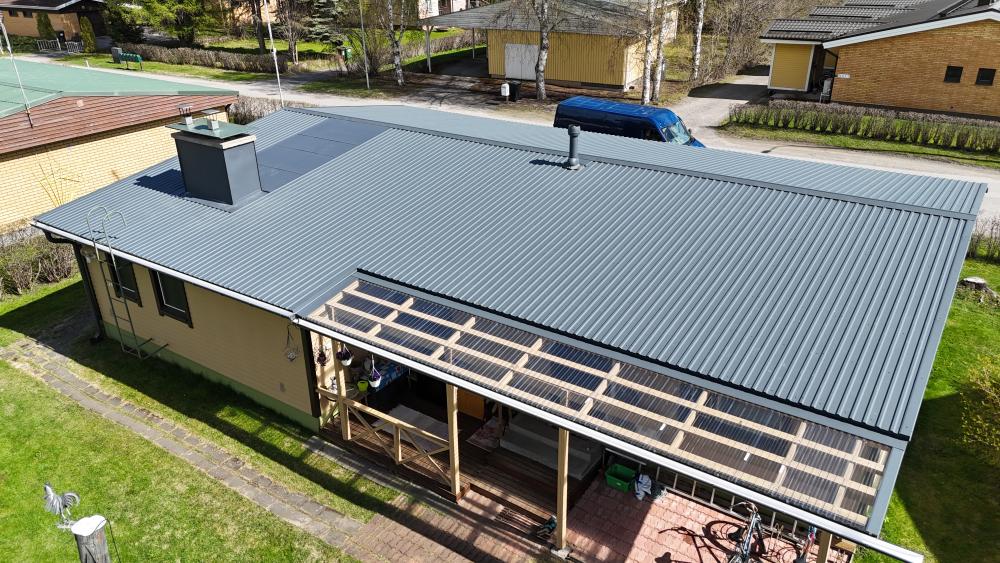 Kattoremontti omakotitaloon.