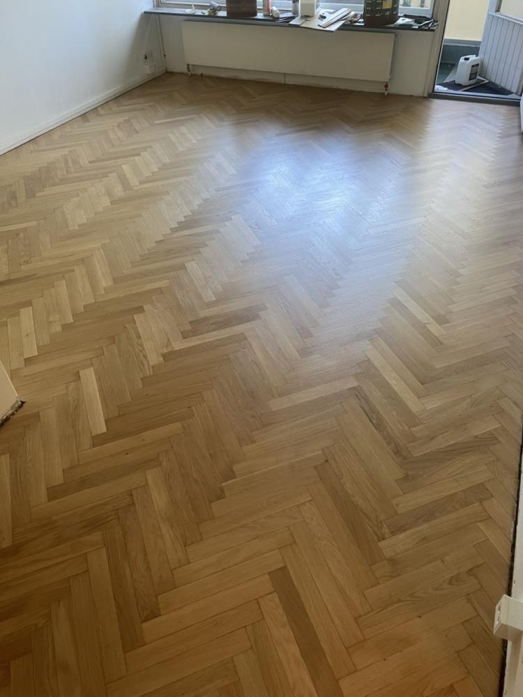Kalanruoto parketin hionta ja lakkaus