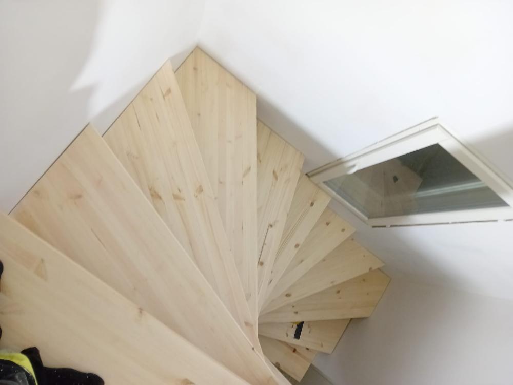 Sisäportaiden rakentaminen ja viimeistelytyöt