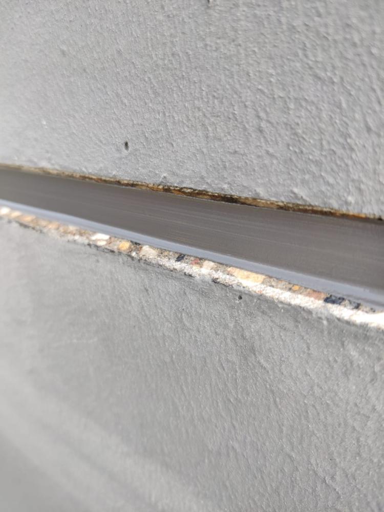 Elementtisaumausta ja ovisaumausta eri kohteista