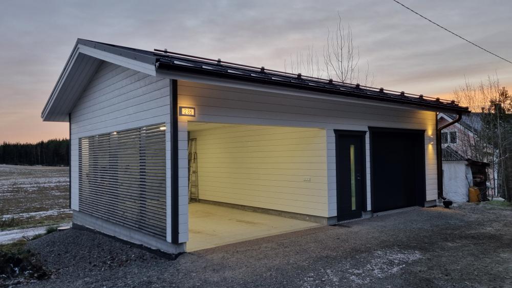 Vastaava työnjohtaja autotalliprojektissa