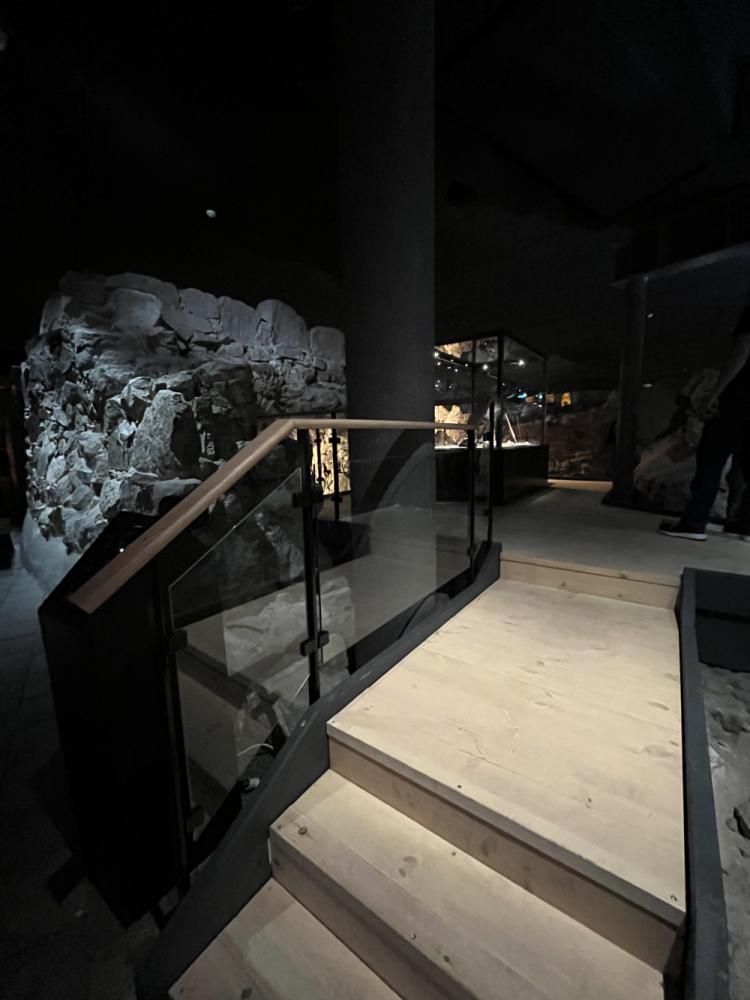 Kaiteiden teko ja niiden lasitus.