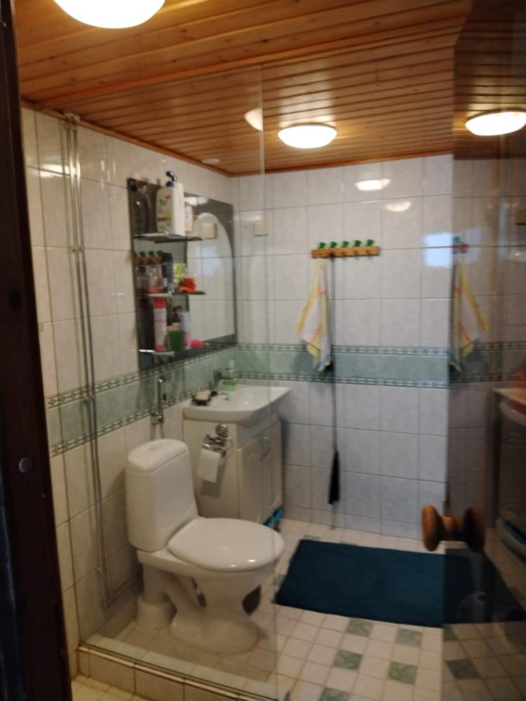 Suihkuhuoneen ja saunan peruskorjaus.