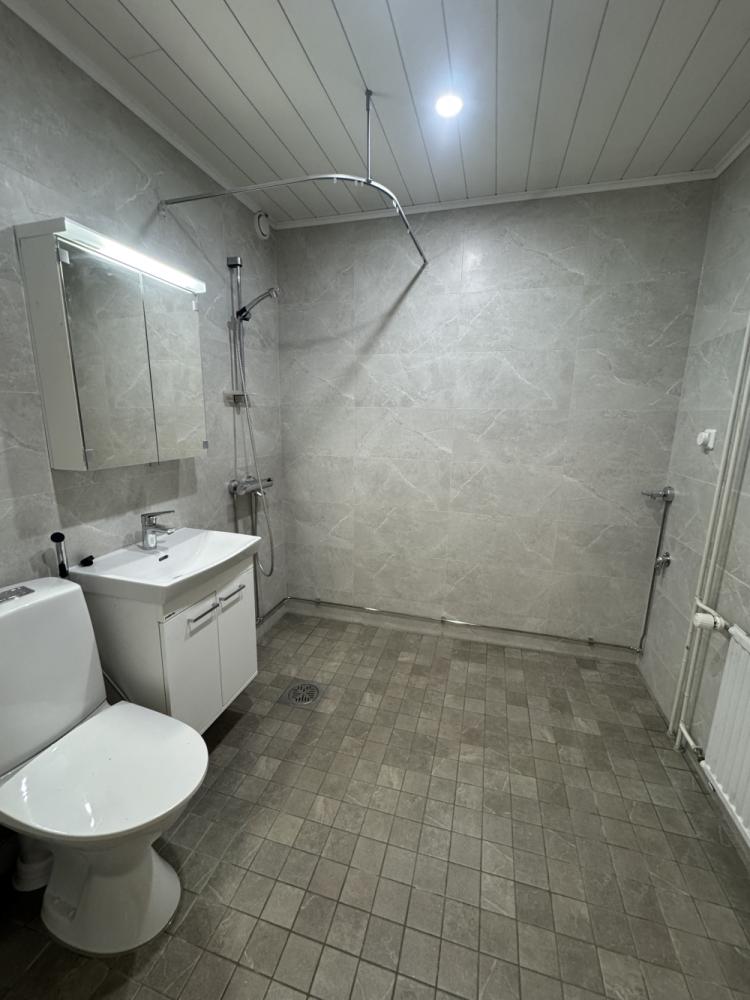 Kerrostalo asunnon kylpyhuoneen saneeraus