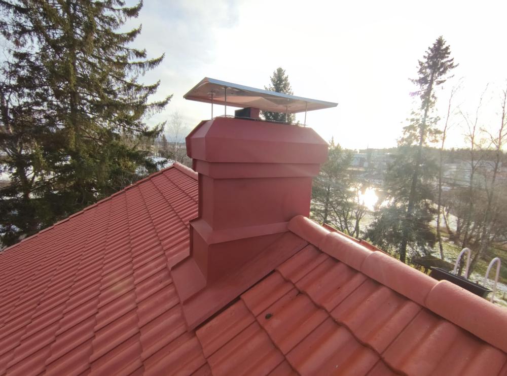 Piippujen pellitys ja seinällonstopellin asennus.