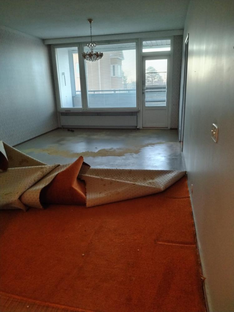 Kolmen huoneen asunnon kokonaisremontti.